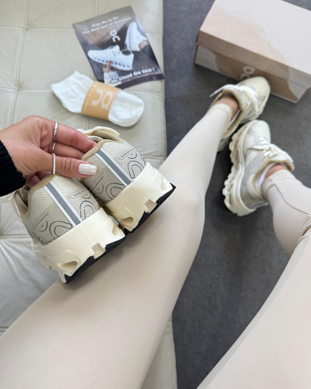 Tênis Esportivo Feminino On Cloud Creme