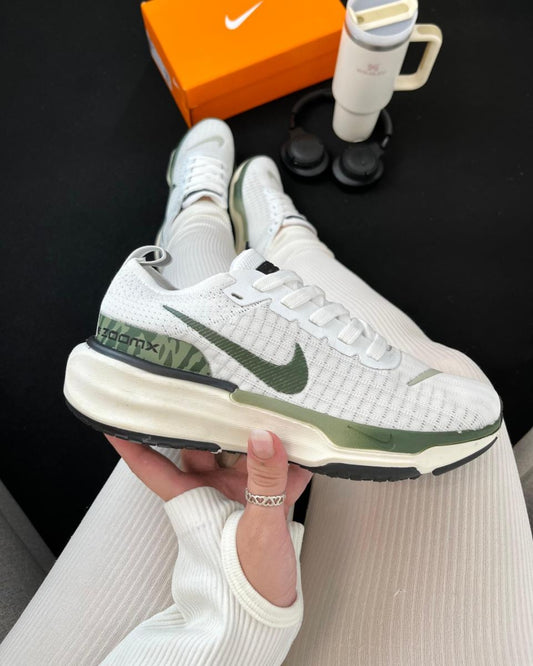 Tênis Esportivo Feminino Zoom X Invincible Run 3 Branco e Verde
