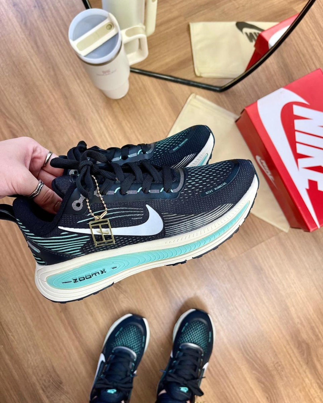 Tênis Esportivo Feminino Zoom X Preto e Aqua