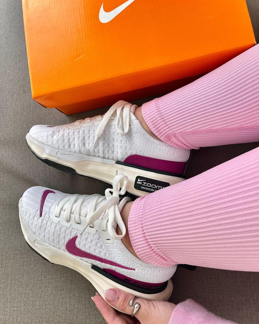 Tênis Feminino Zoom X Invincible Run 3 Branco e Roxo