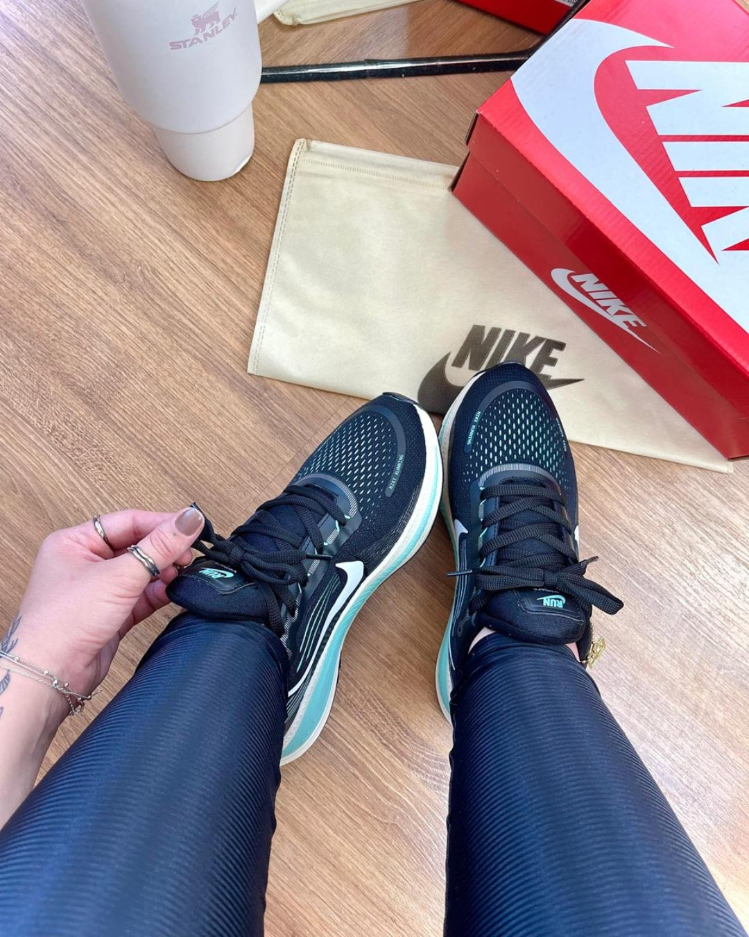 Tênis Esportivo Feminino Zoom X Preto e Aqua