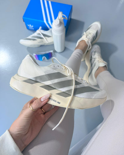 Tênis Esportivo Feminino Adizero Evo SL Off e Cinza