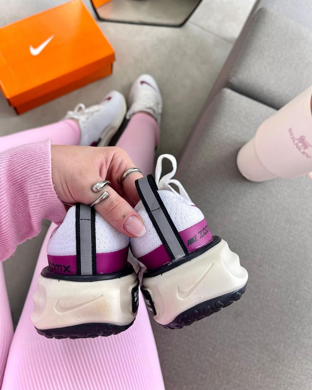 Tênis Feminino Zoom X Invincible Run 3 Branco e Roxo